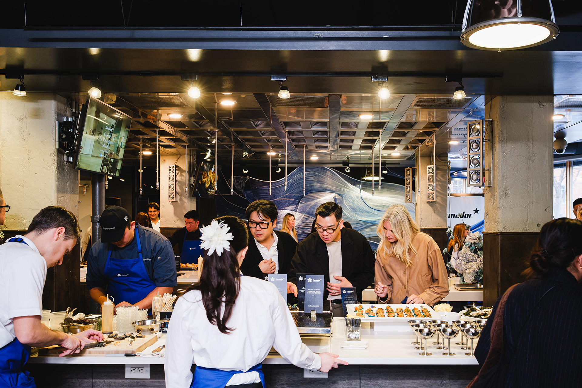 People considering and selecting bites in the BSH Experience & Design Centre.