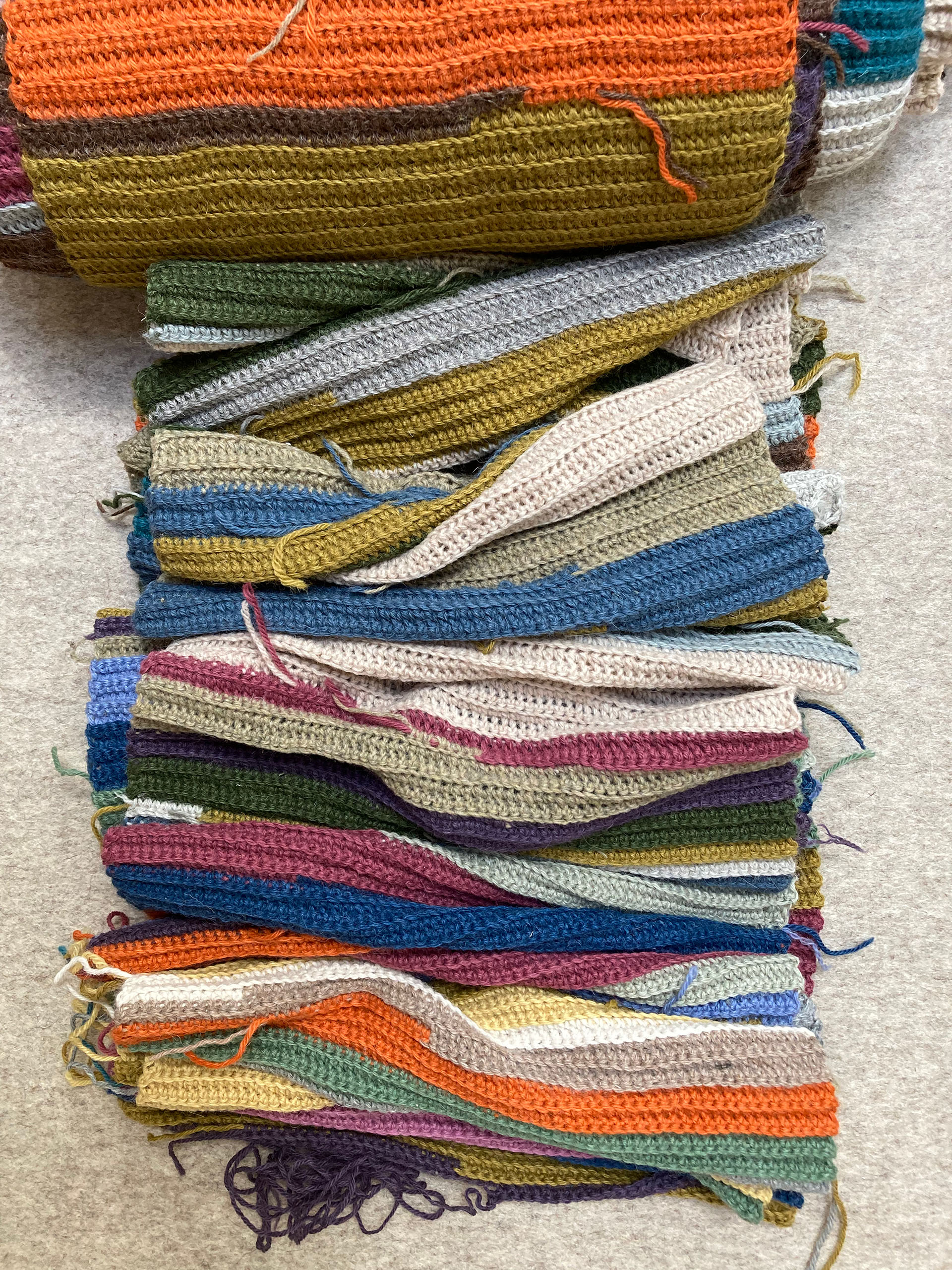 Continuos rows of crochet yarn in different colours.