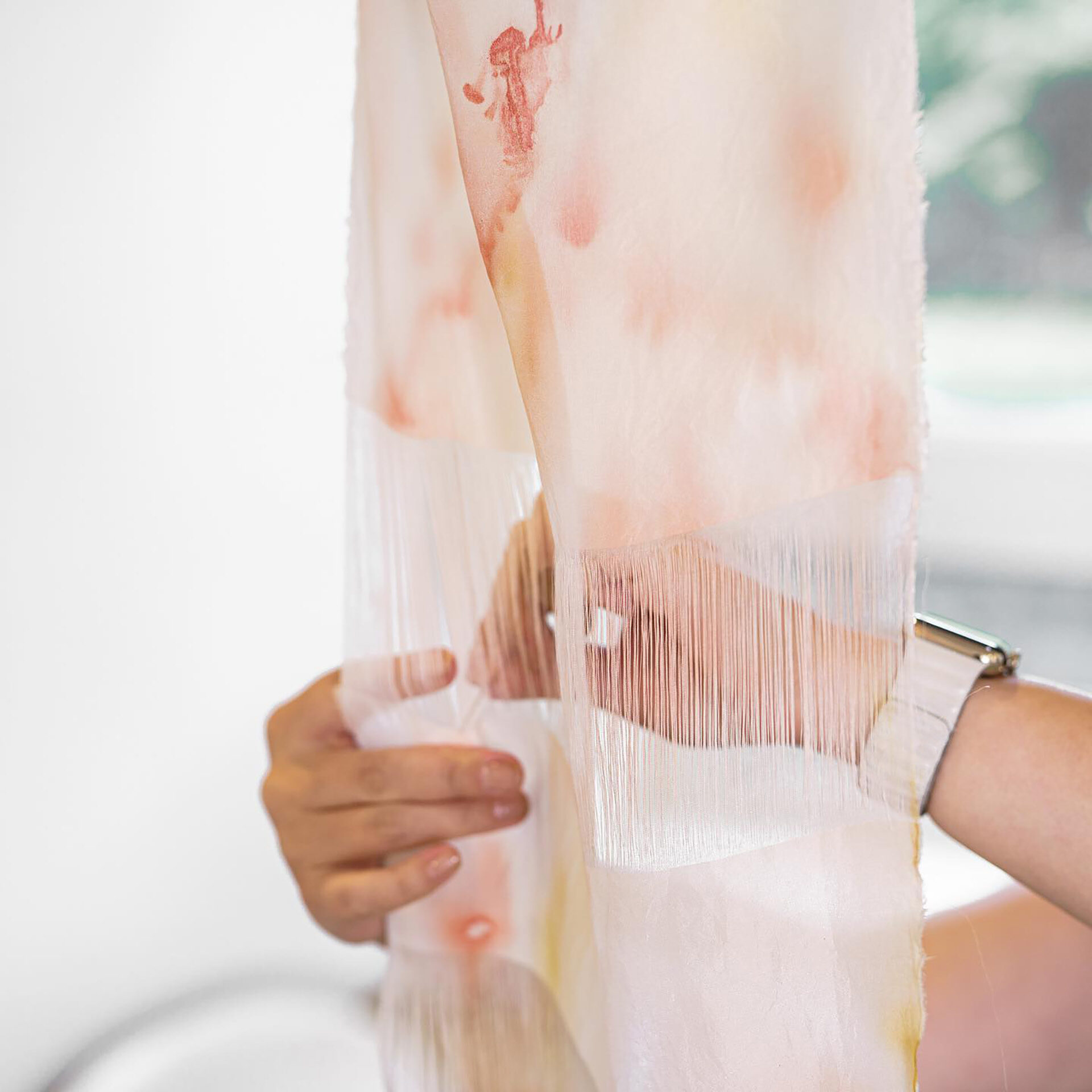Assembling silk installation